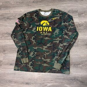 Nike Iowa Hawkeyes Dri-Fit Military Camo Long Sleeve Shirt Men’s Sz Large USA